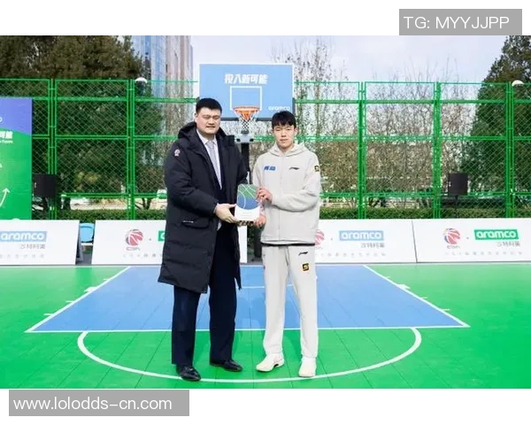 斯特恩与姚明亲密合影展现篮球传奇的友谊与传承